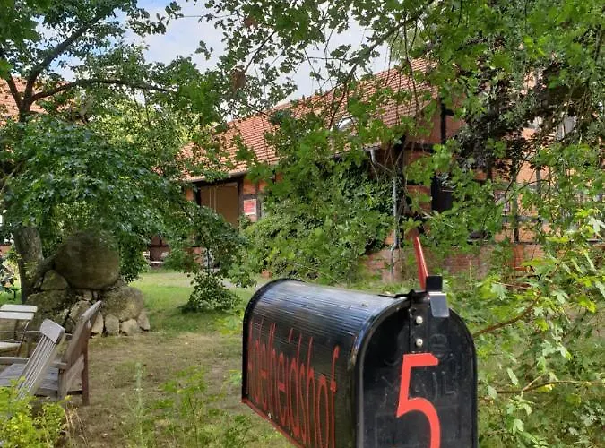 阿德尔海茨多夫旅馆 *